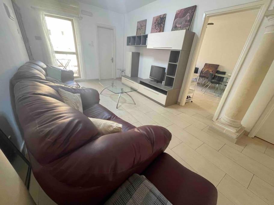 Apartament Gzira / Sliema Wifi & Ac ! Great Value & Location Zewnętrze zdjęcie